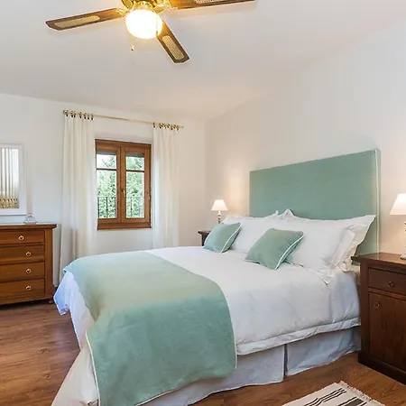 Sleeps 4 With Pool Air Con And Wifi *