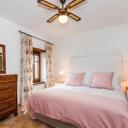 Sleeps 4 With Pool Air Con And Wifi Sant'Enea